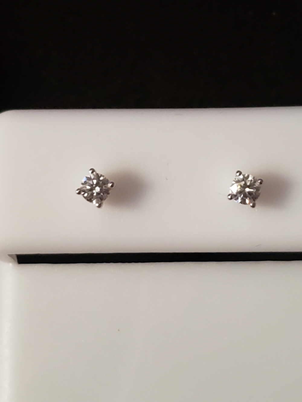 Diamond Stud Earings In White Gold 10 K